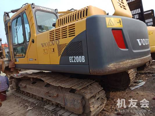 江苏苏州市23万元出售沃尔沃中挖EC200挖掘机