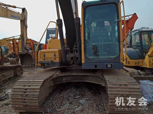 江苏苏州市26万元出售沃尔沃中挖EC240挖掘机