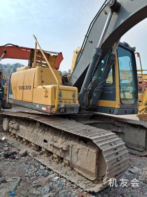 江苏苏州市26万元出售沃尔沃中挖EC240挖掘机
