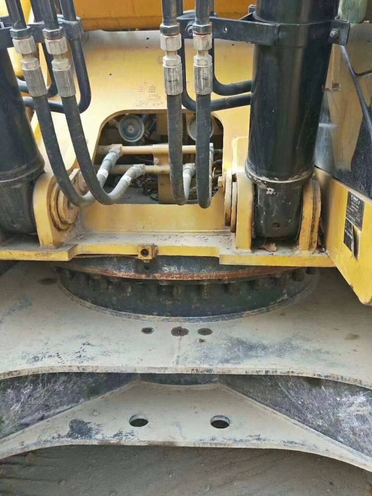 江苏苏州市60万元出售卡特彼勒大挖329挖掘机