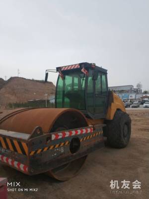 內蒙古鄂爾多斯市出租國機洛陽液壓式20噸LT220B單鋼輪壓路機