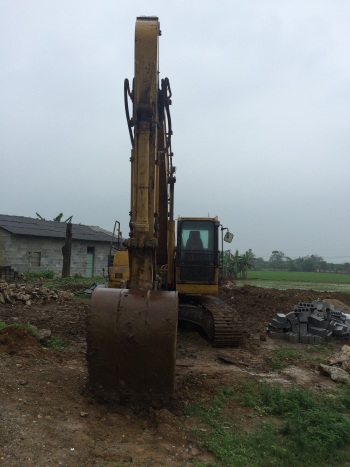广西柳州市出租小松中挖PC210挖掘机