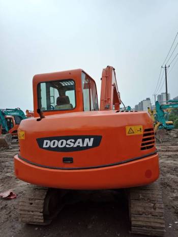 江苏苏州市12万元出售斗山小挖DH80挖掘机