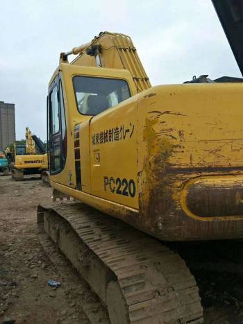 江苏苏州市18万元出售小松中挖PC220挖掘机