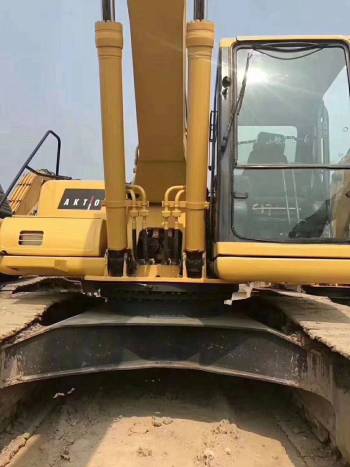 江苏苏州市28万元出售小松中挖160挖掘机