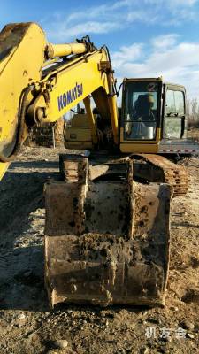 新疆42万元出售小松中挖PC220挖掘机