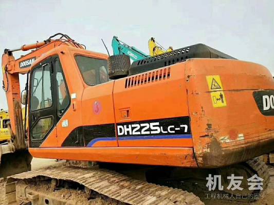 江苏苏州市22万元出售斗山中挖DH225挖掘机
