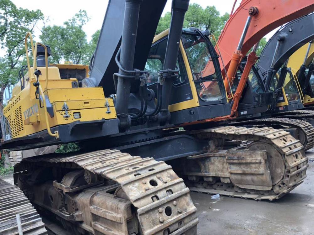 江苏苏州市200万元出售沃尔沃特大挖EC700挖掘机
