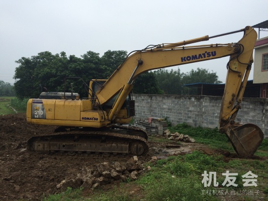 广西柳州市出租小松中挖PC210挖掘机