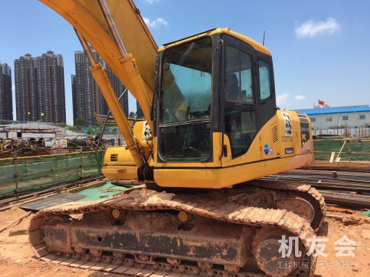 廣東深圳市出租小鬆中挖PC200挖掘機