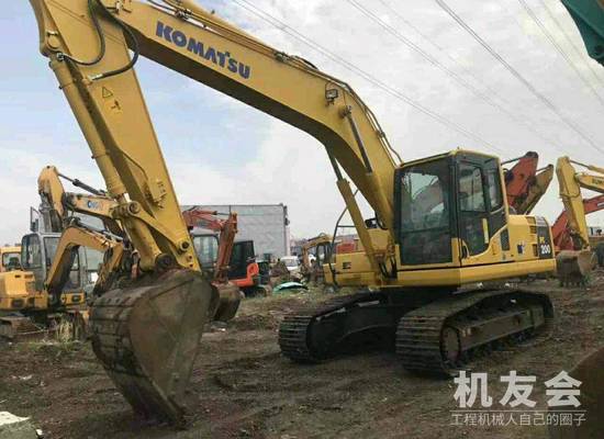 湖北黄冈市62万元出售小松中挖PC200挖掘机