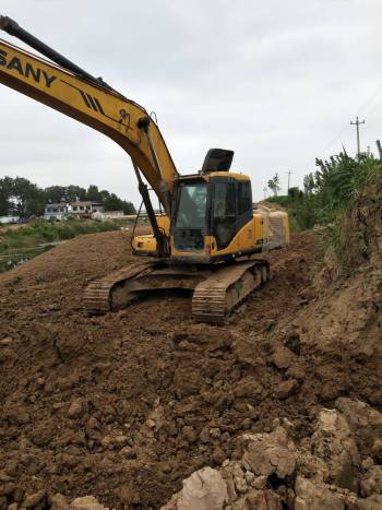 安徽宿州市20万元出售三一重工中挖SY215挖掘机
