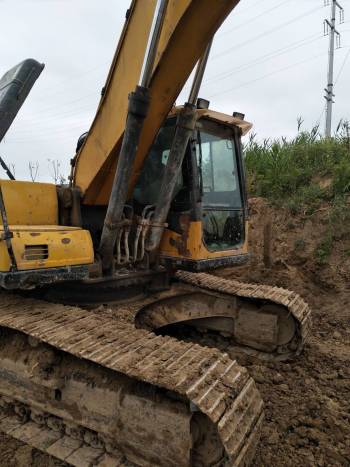 安徽宿州市20万元出售三一重工中挖SY215挖掘机