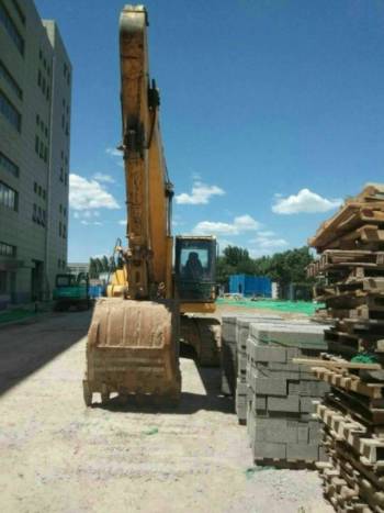 北京38萬元出售小鬆中挖PC220挖掘機