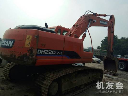 北京18.6万元出售斗山中挖DH220挖掘机