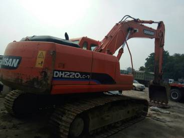 北京18.6万元出售斗山中挖DH220挖掘机