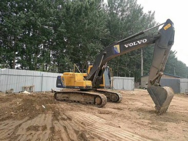 江蘇蘇州市15萬元出售沃爾沃中挖沃爾沃210B挖掘機
