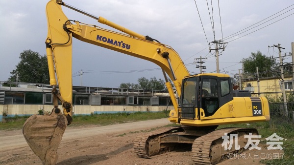 江苏苏州市30万元出售小松中挖PC300挖掘机