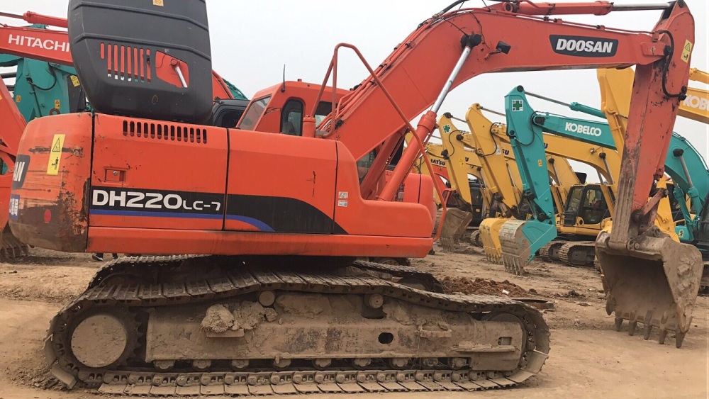 江苏苏州市16万元出售斗山中挖DH220挖掘机