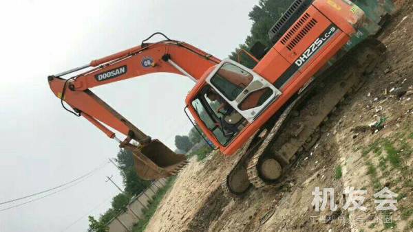 北京36万元出售斗山中挖DH225挖掘机
