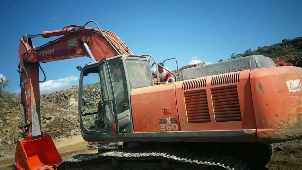 云南保山市67万元出售日立大挖ZX360挖掘机
