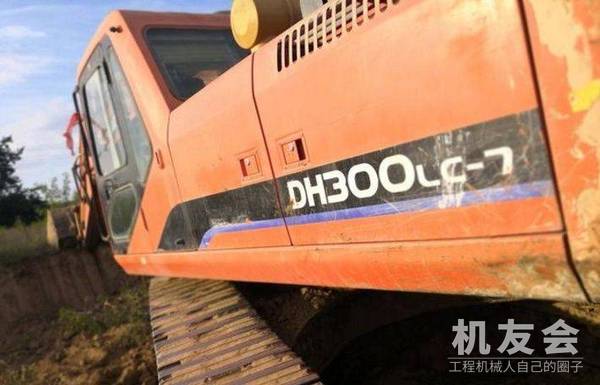山西太原市56万元出售斗山大挖DH300挖掘机