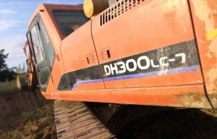 山西太原市56万元出售斗山大挖DH300挖掘机