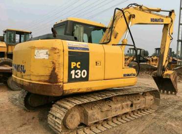 雲南玉溪市28萬元出售小鬆小挖PC130挖掘機