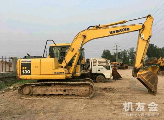 云南玉溪市28万元出售小松小挖PC130挖掘机