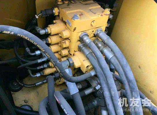云南玉溪市28万元出售小松小挖PC130挖掘机