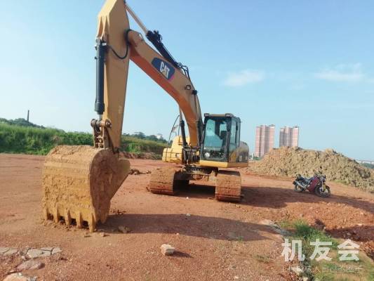 江西吉安市74.5万元出售卡特彼勒中挖320挖掘机