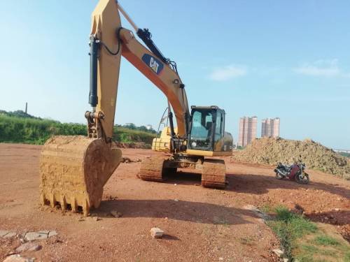 江西吉安市74.5万元出售卡特彼勒中挖320挖掘机