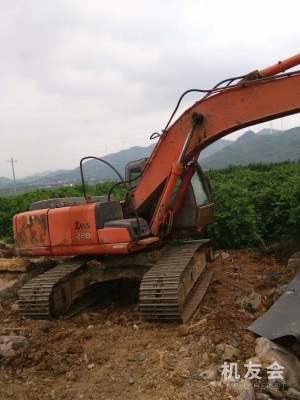 广东清远市24万元出售日立中挖ZX200挖掘机