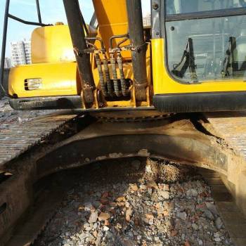 江苏苏州市22万元出售三一重工小挖SY135挖掘机