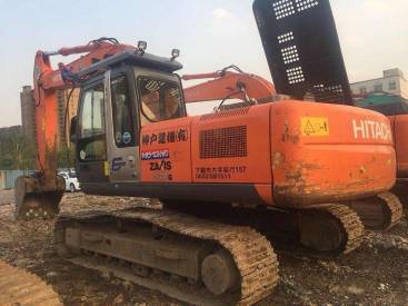 江蘇蘇州市38.8萬元出售日立中挖ZX240挖掘機