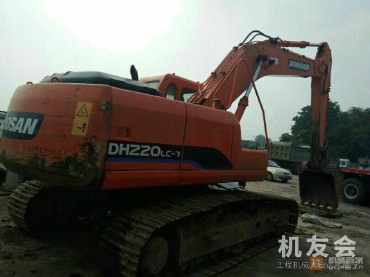 北京18万元出售斗山中挖DH220挖掘机