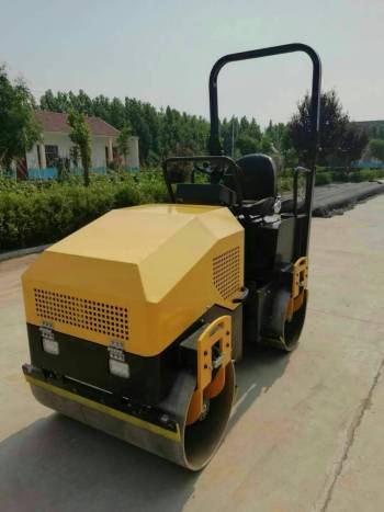 山东济宁市出租路友液压式5吨以下LY-2.0T双钢轮压路机