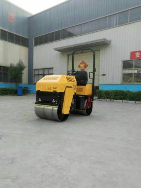 山東濟寧市出租路友液壓式5噸以下LY-880雙鋼輪壓路機