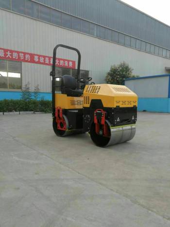 山東濟寧市出租路友液壓式5噸以下LY-880雙鋼輪壓路機