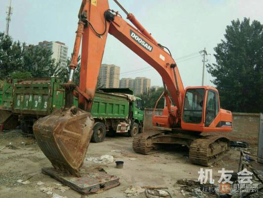 北京18萬元出售鬥山中挖DH220挖掘機