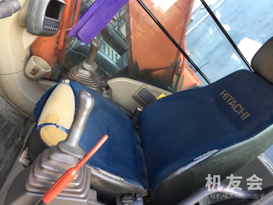 云南保山市43万元出售日立中挖原装进口日立ZX240-3挖掘机