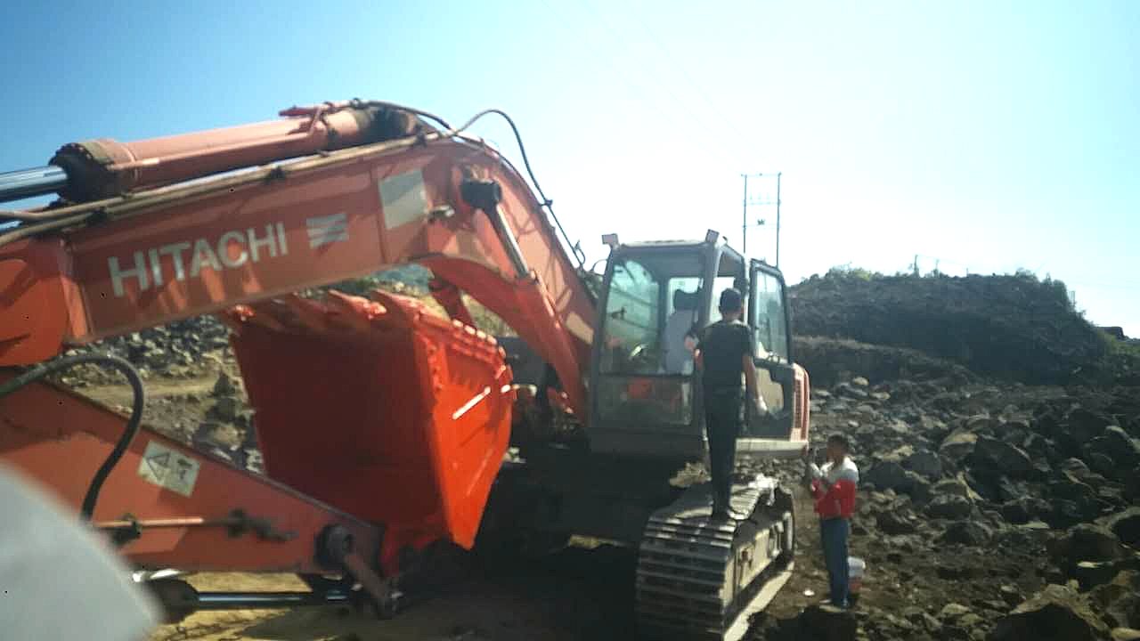 云南保山市55万元出售日立大挖原装进口日立ZX330-3挖掘机挖掘机