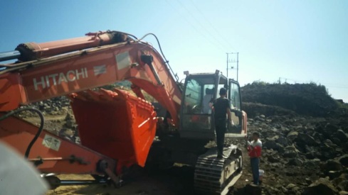 雲南保山市55萬元出售日立大挖原裝進口日立ZX330-3挖掘機挖掘機