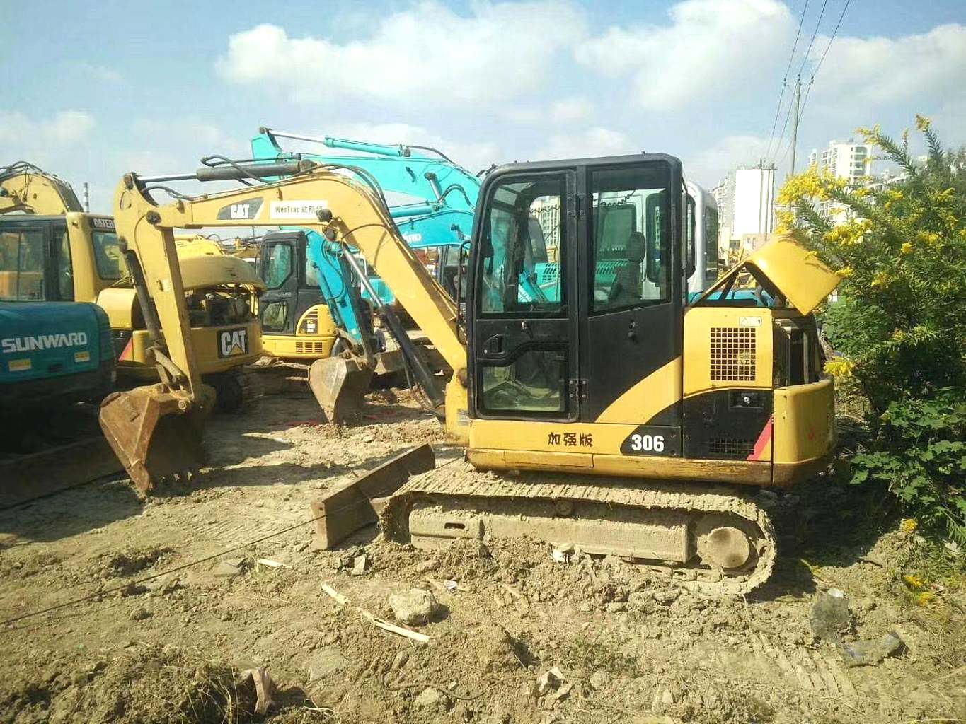 江蘇蘇州市18萬元出售卡特彼勒小挖306挖掘機