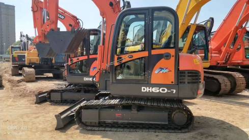 江苏苏州市16万元出售斗山小挖DH60挖掘机