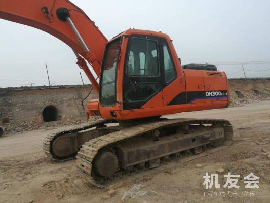 山西太原市30萬元出售鬥山中挖DH225挖掘機