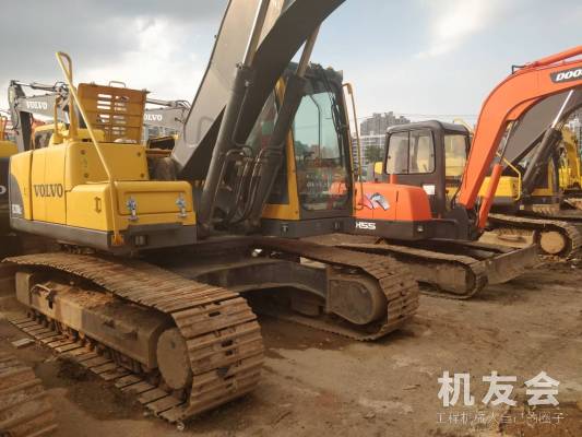江苏苏州市37万元出售沃尔沃中挖EC210挖掘机