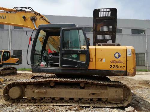 江苏苏州市34万元出售现代中挖R225挖掘机