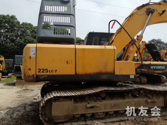 江苏苏州市34万元出售现代中挖R225挖掘机