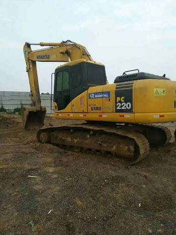 江苏苏州市42万元出售小松中挖PC220挖掘机